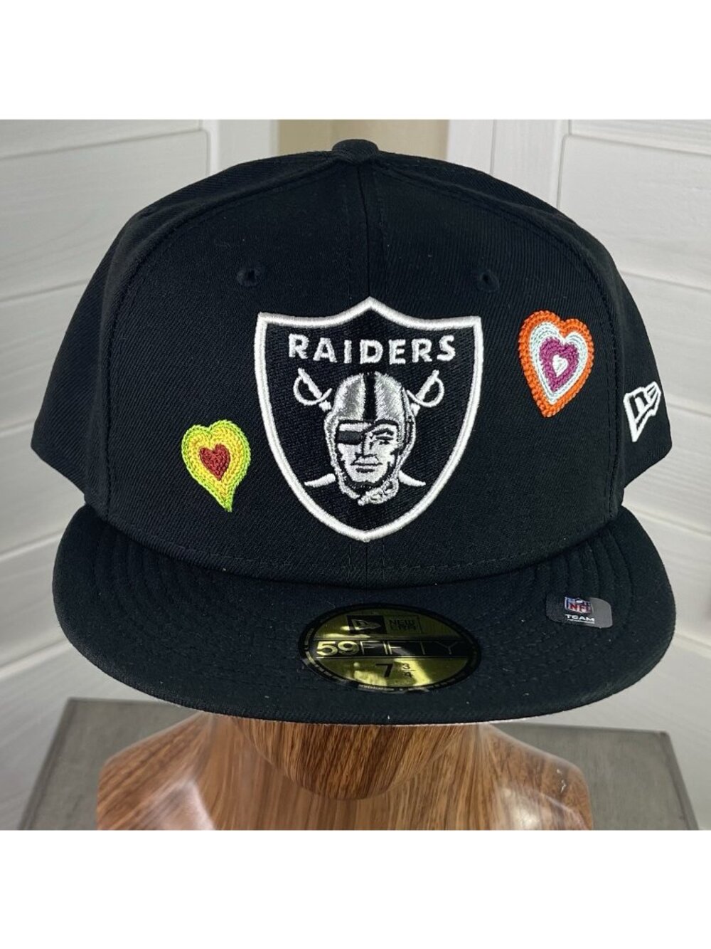 New Era 59Fifty NFL Las Vegas Raiders Black Chain Stitch Heart Fitted Hat 7 3/4